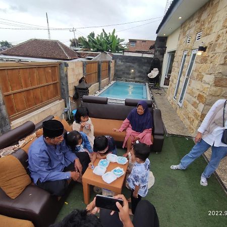 Puncak Pinus And Pool Villa Batu  Eksteriør bilde