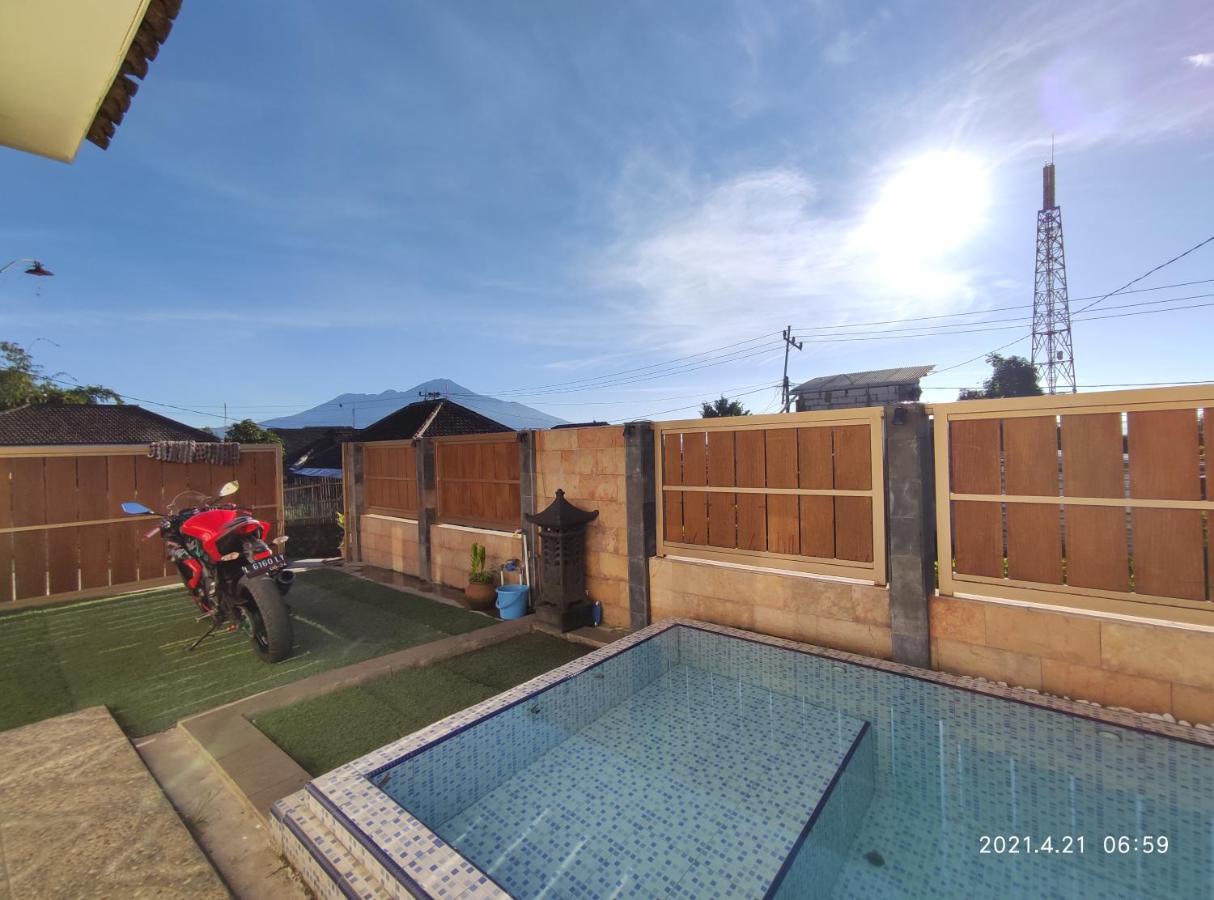 Puncak Pinus And Pool Villa Batu  Eksteriør bilde