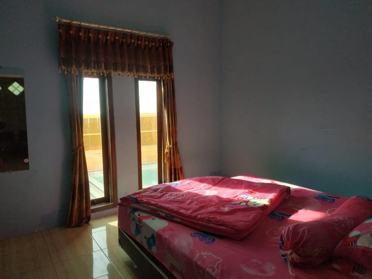 Puncak Pinus And Pool Villa Batu  Eksteriør bilde