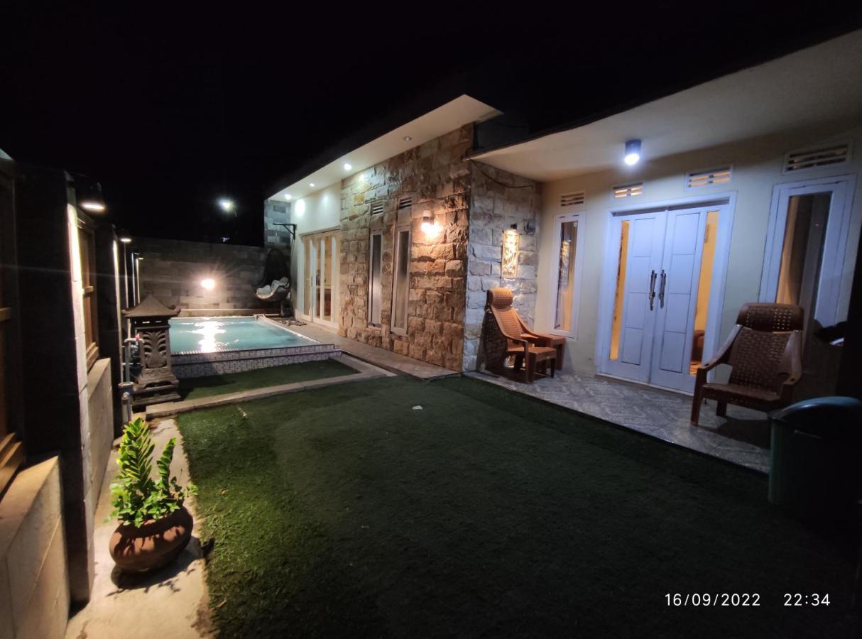 Puncak Pinus And Pool Villa Batu  Eksteriør bilde