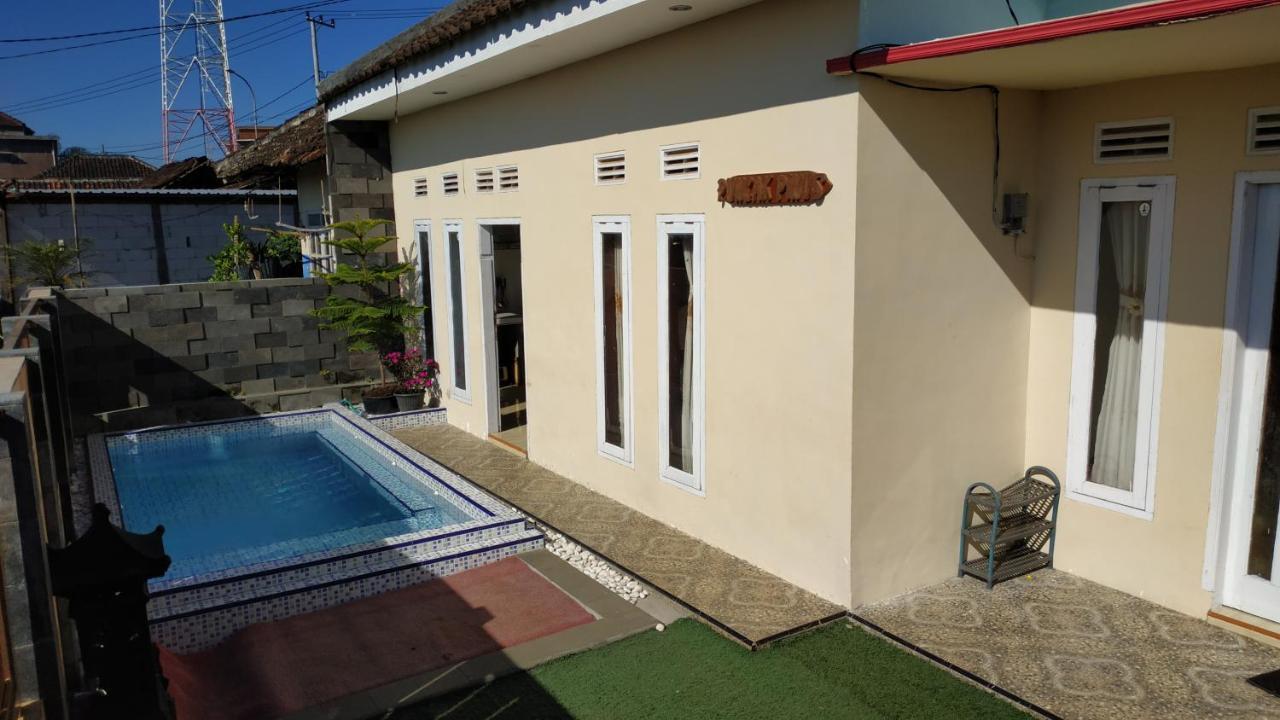 Puncak Pinus And Pool Villa Batu  Eksteriør bilde